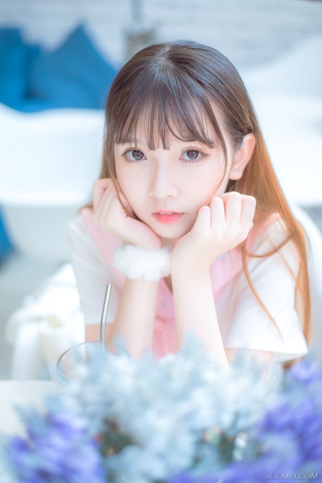 只要你不离不弃，哪怕一辈子我也愿意奉陪到底。友情也好，爱情也罢